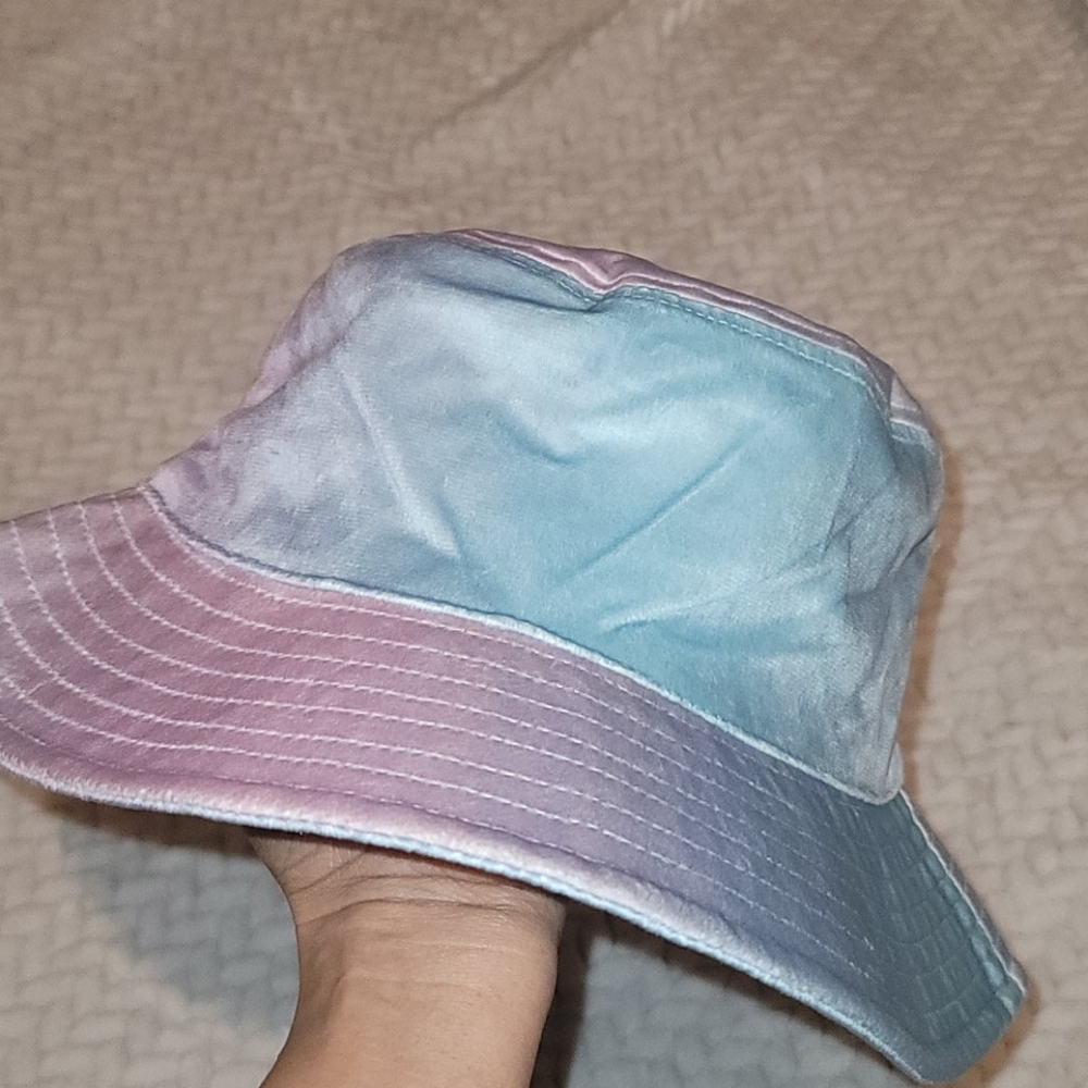 UO Velvet Bucket Hat